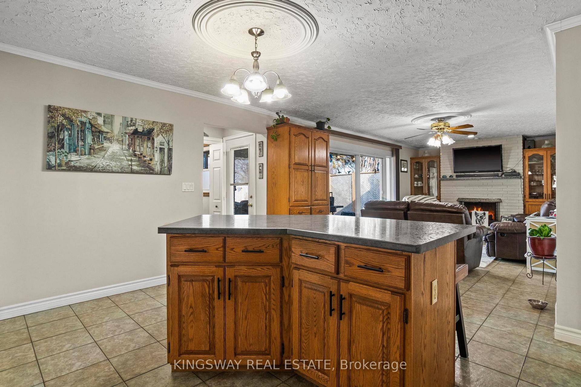 Photo 15 of 121 Oak Street W, Leamington — HOMEH