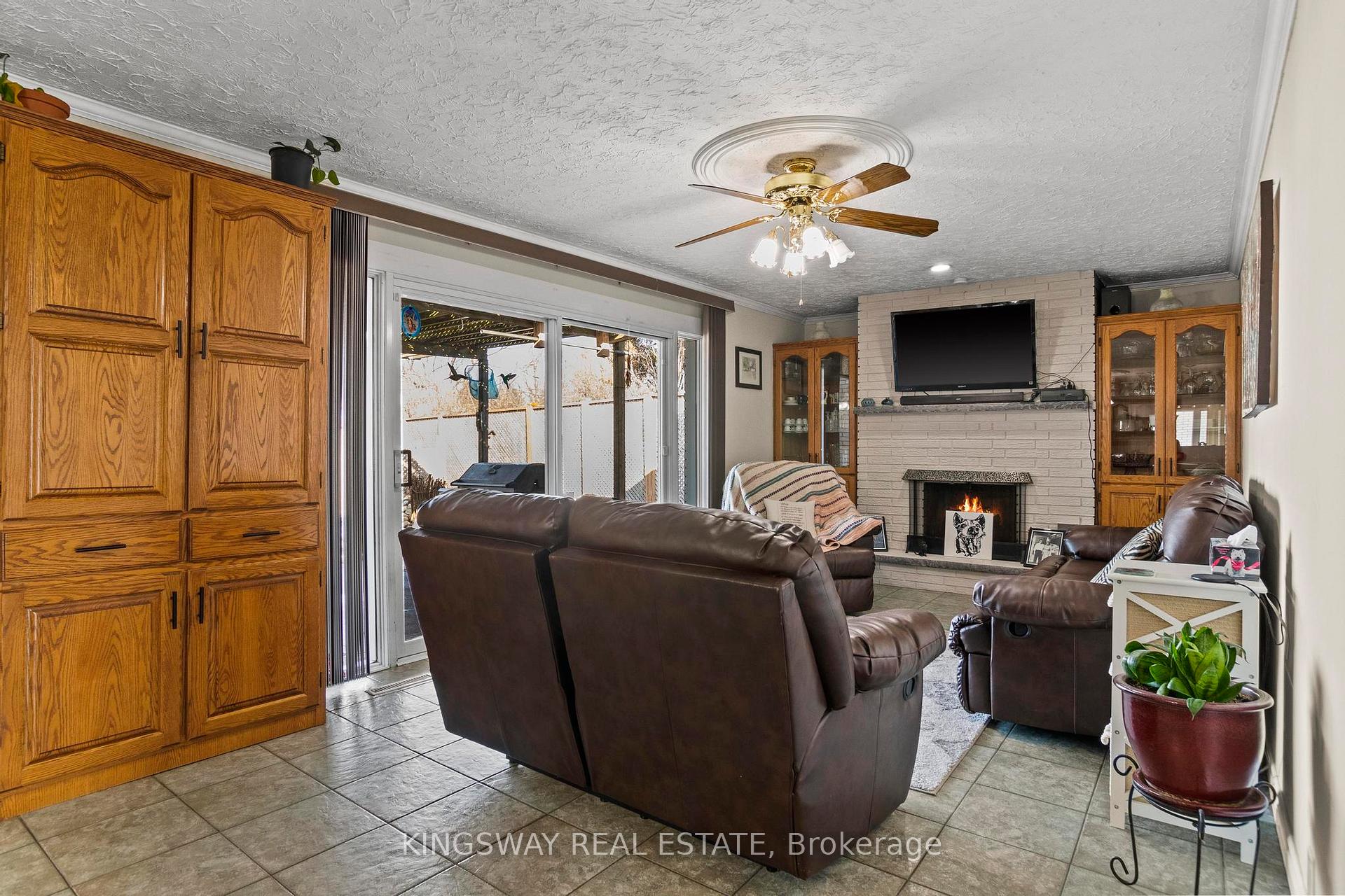 Photo 16 of 121 Oak Street W, Leamington — HOMEH