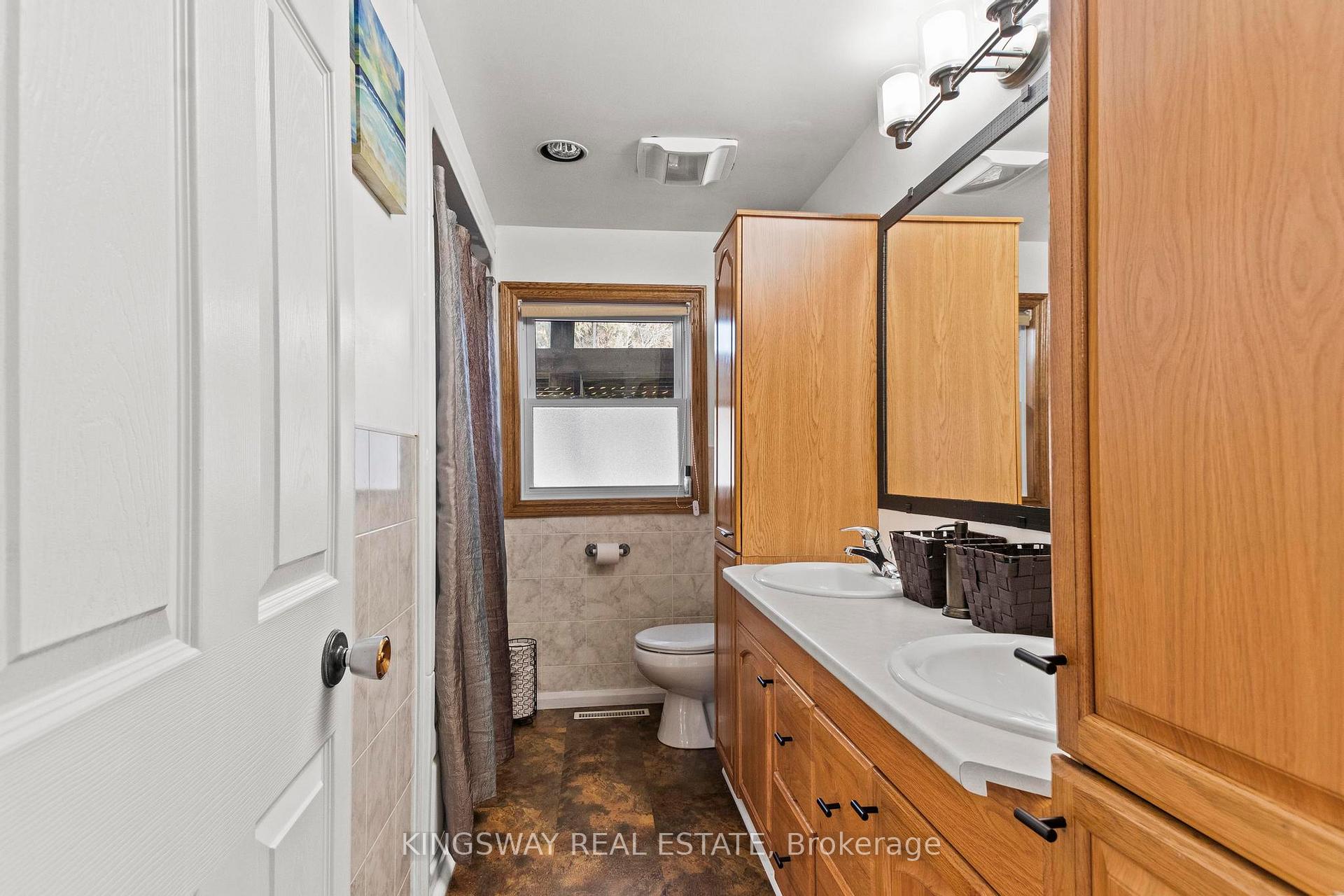 Photo 21 of 121 Oak Street W, Leamington — HOMEH