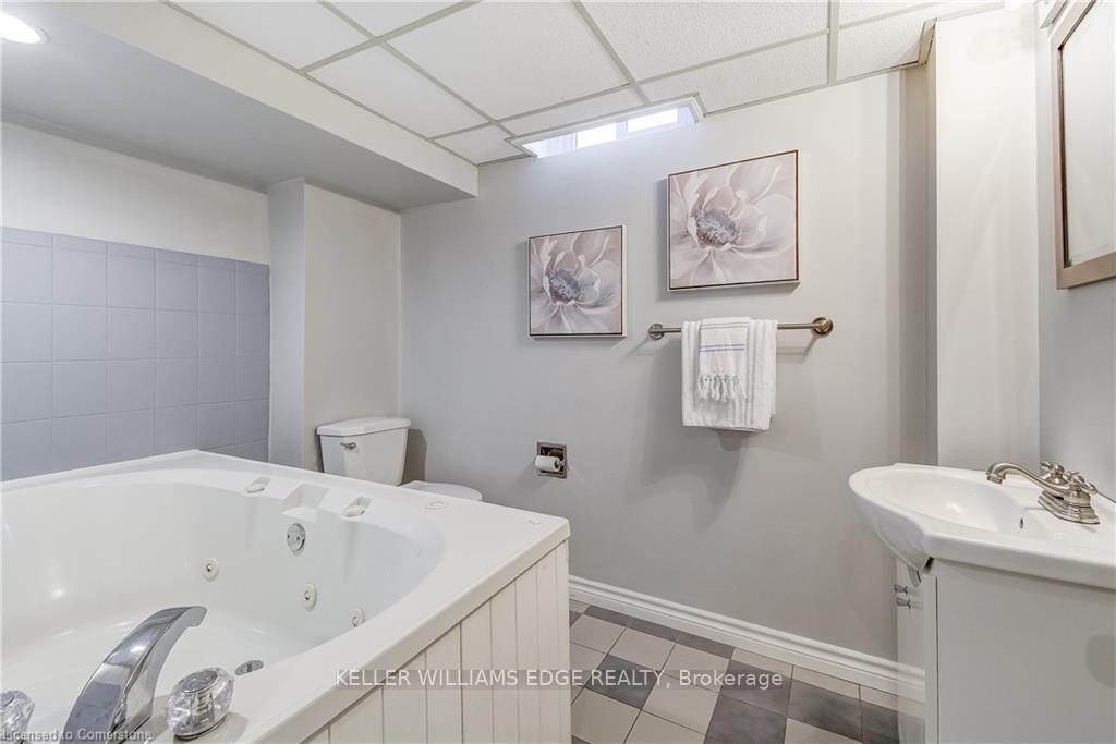 Photo 27 of 134 Charing Drive, Hamilton, Rushdale — HOMEH