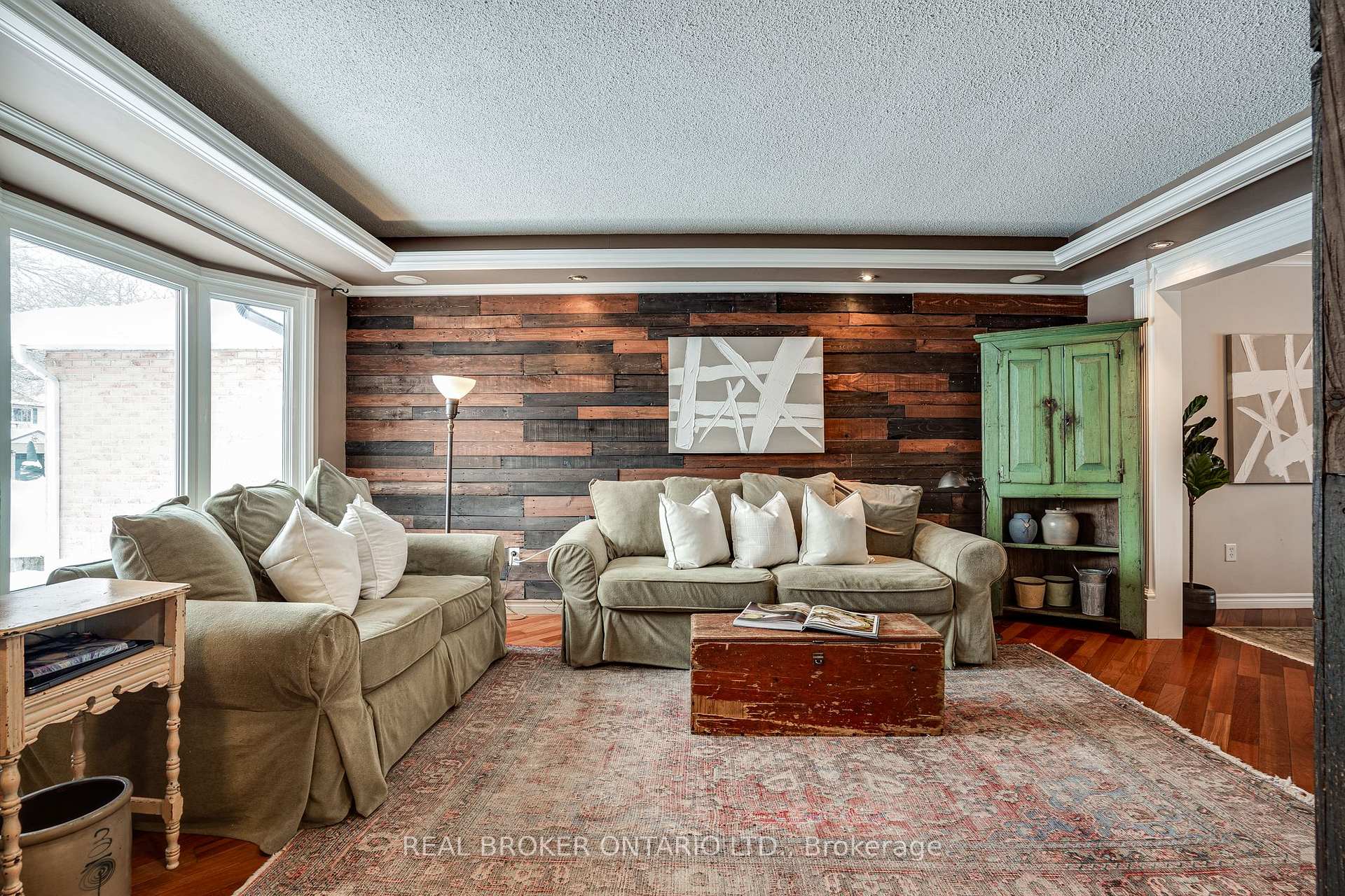 Photo 4 of 24 Drakes Drive, Hamilton, Lakeshore — HOMEH