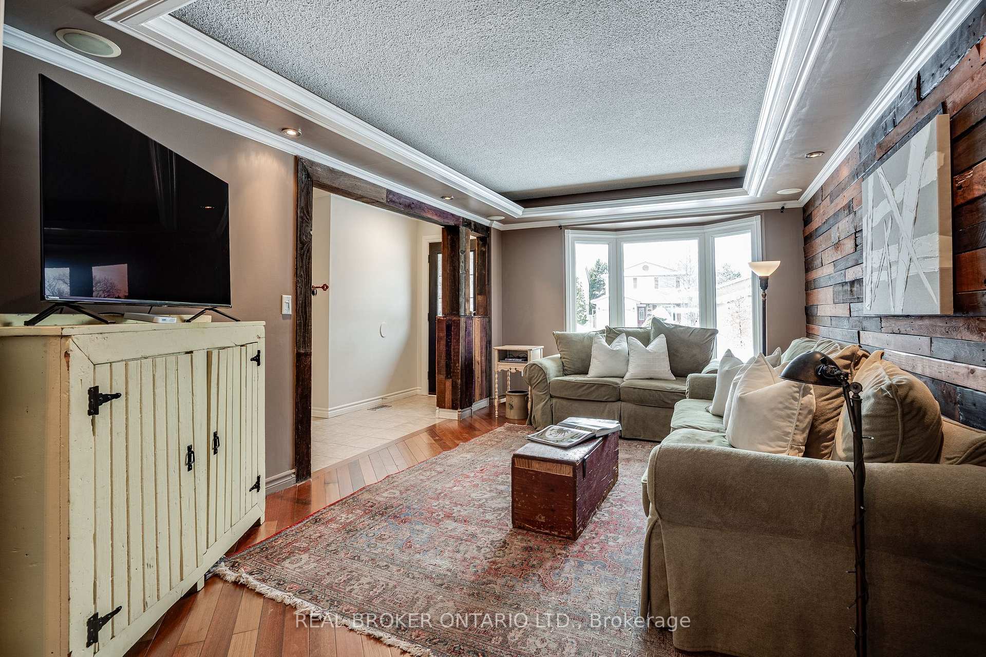 Photo 5 of 24 Drakes Drive, Hamilton, Lakeshore — HOMEH