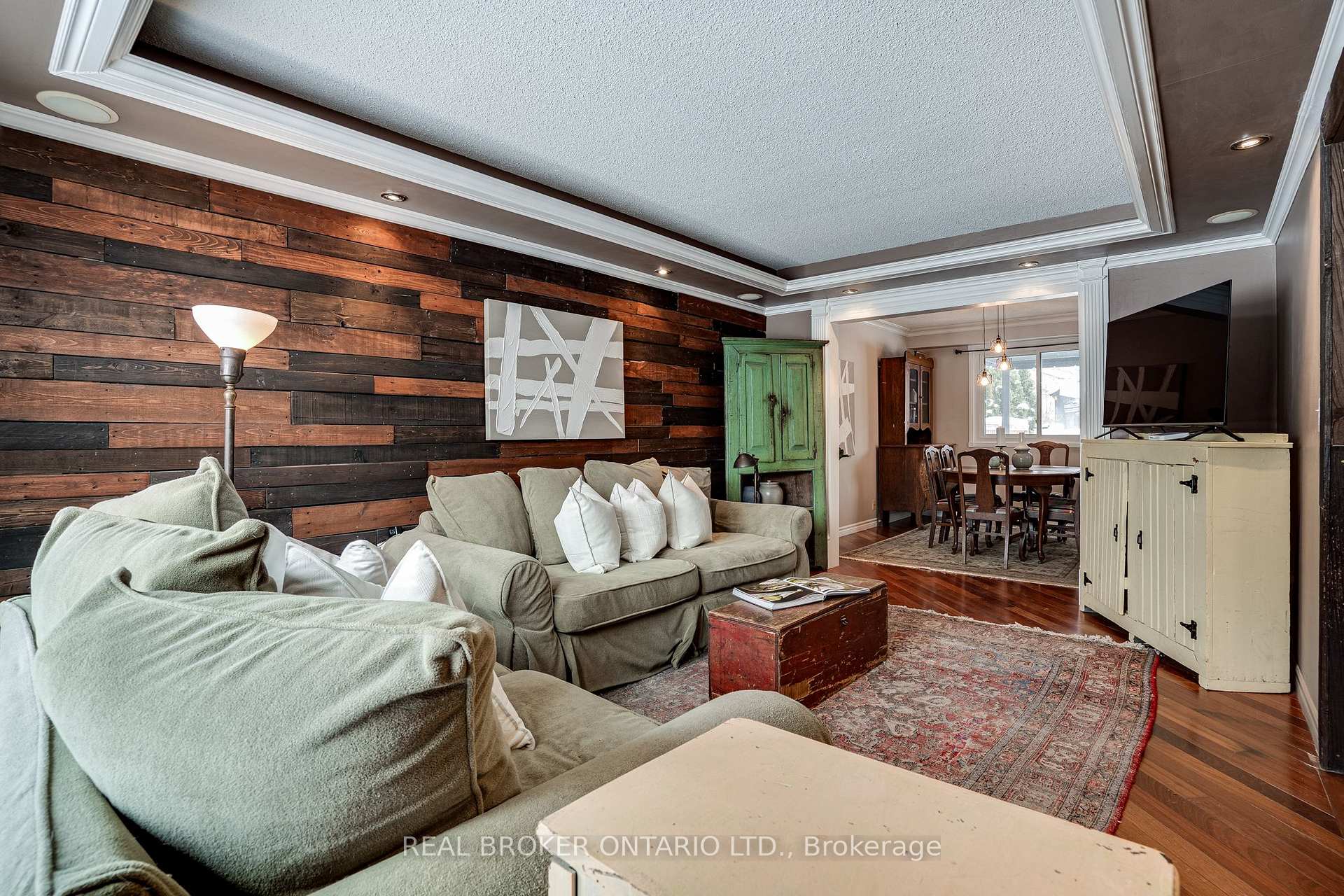 Photo 6 of 24 Drakes Drive, Hamilton, Lakeshore — HOMEH