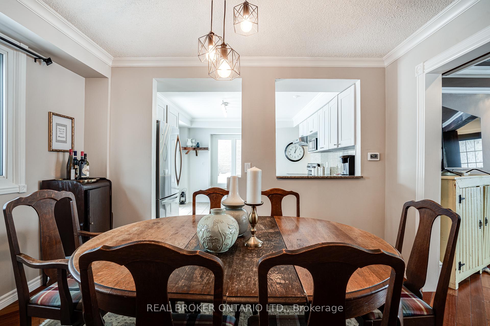 Photo 8 of 24 Drakes Drive, Hamilton, Lakeshore — HOMEH