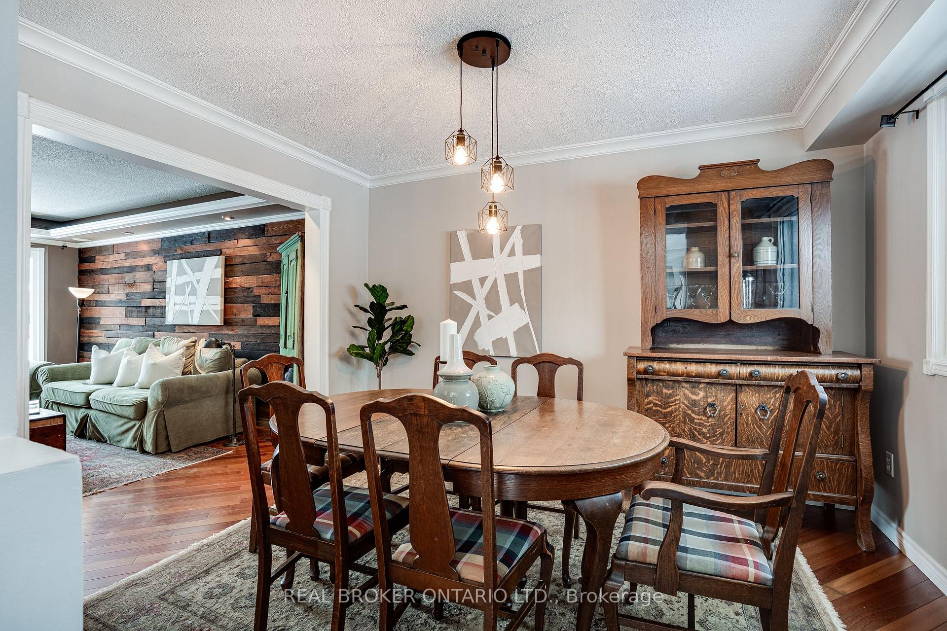 Photo 10 of 24 Drakes Drive, Hamilton, Lakeshore — HOMEH