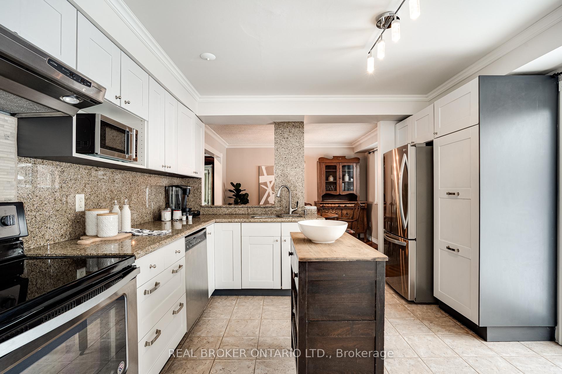 Photo 11 of 24 Drakes Drive, Hamilton, Lakeshore — HOMEH