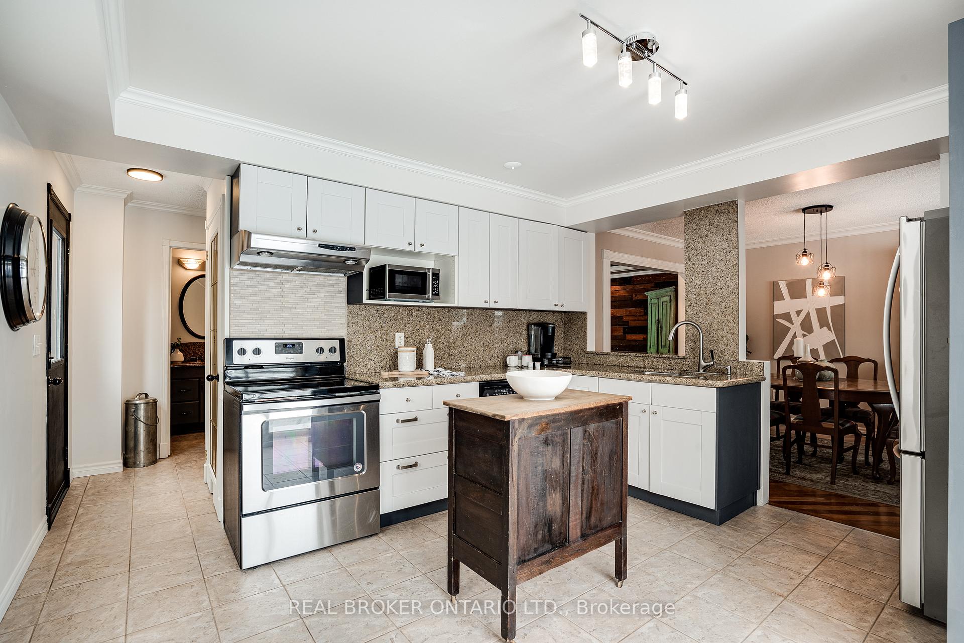 Photo 12 of 24 Drakes Drive, Hamilton, Lakeshore — HOMEH
