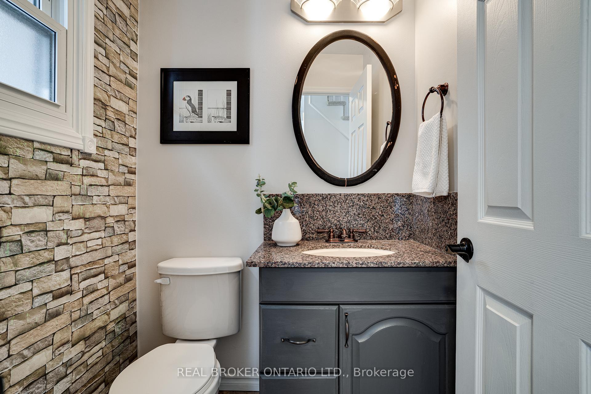 Photo 15 of 24 Drakes Drive, Hamilton, Lakeshore — HOMEH