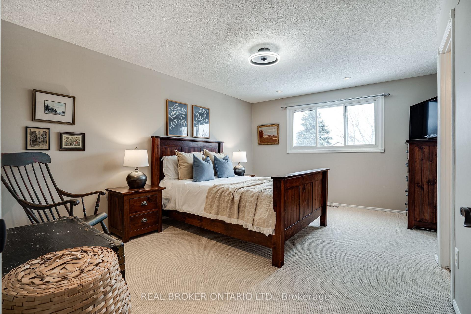 Photo 16 of 24 Drakes Drive, Hamilton, Lakeshore — HOMEH