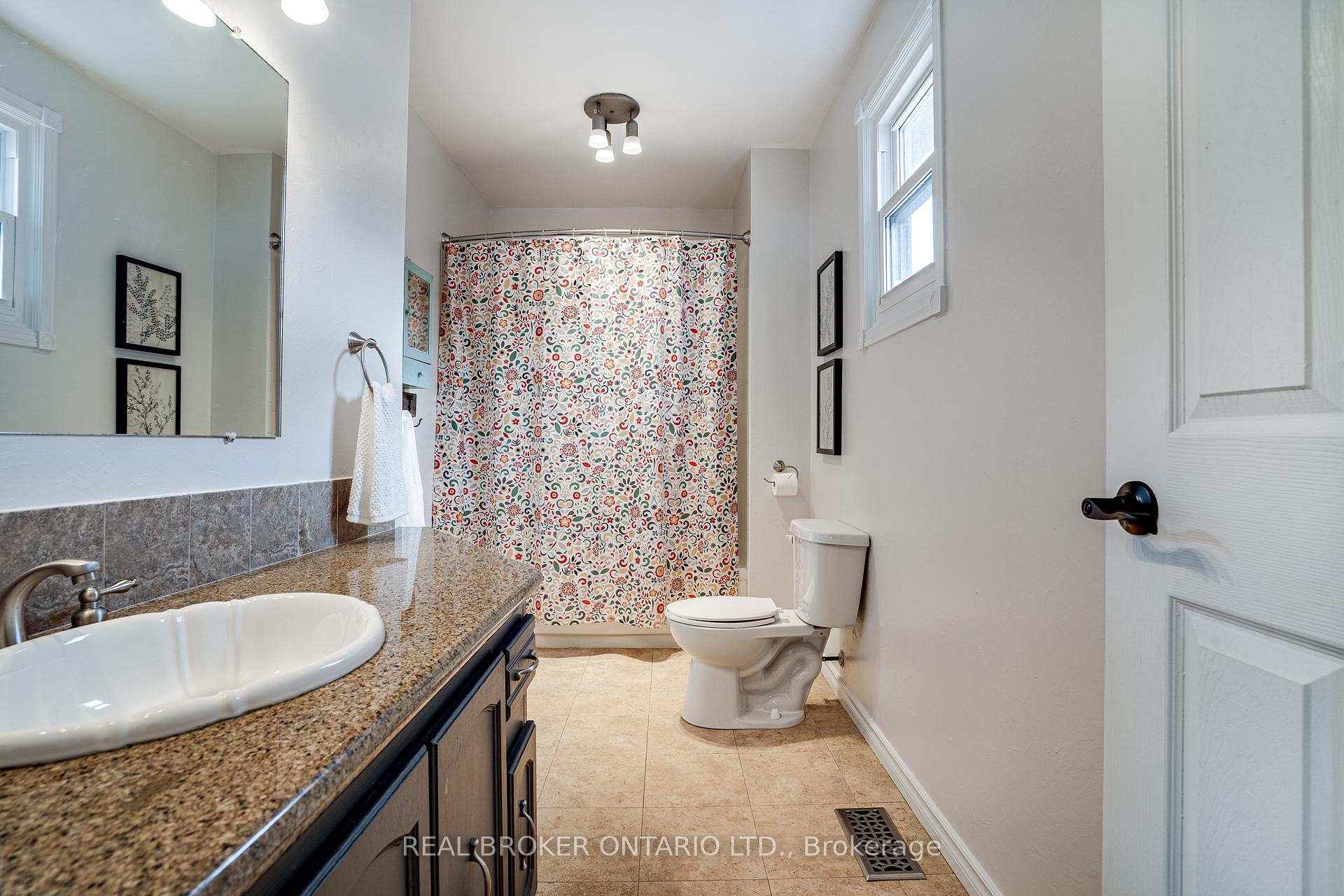Photo 23 of 24 Drakes Drive, Hamilton, Lakeshore — HOMEH