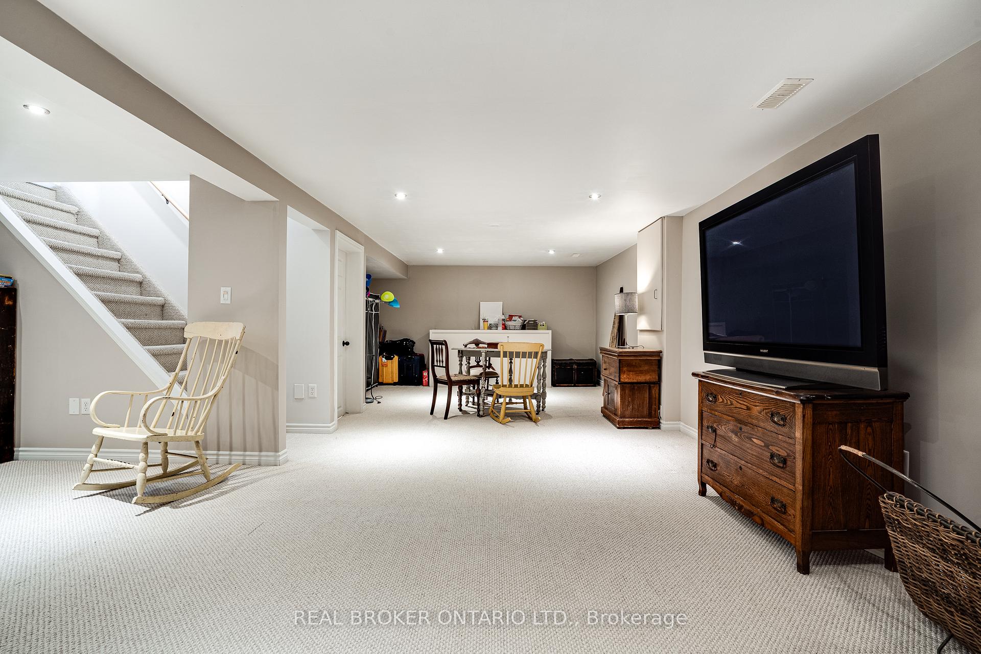 Photo 25 of 24 Drakes Drive, Hamilton, Lakeshore — HOMEH