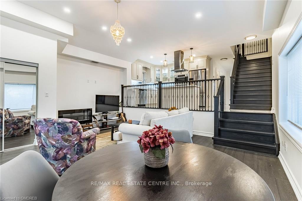 Front of 195 Tragina Avenue N