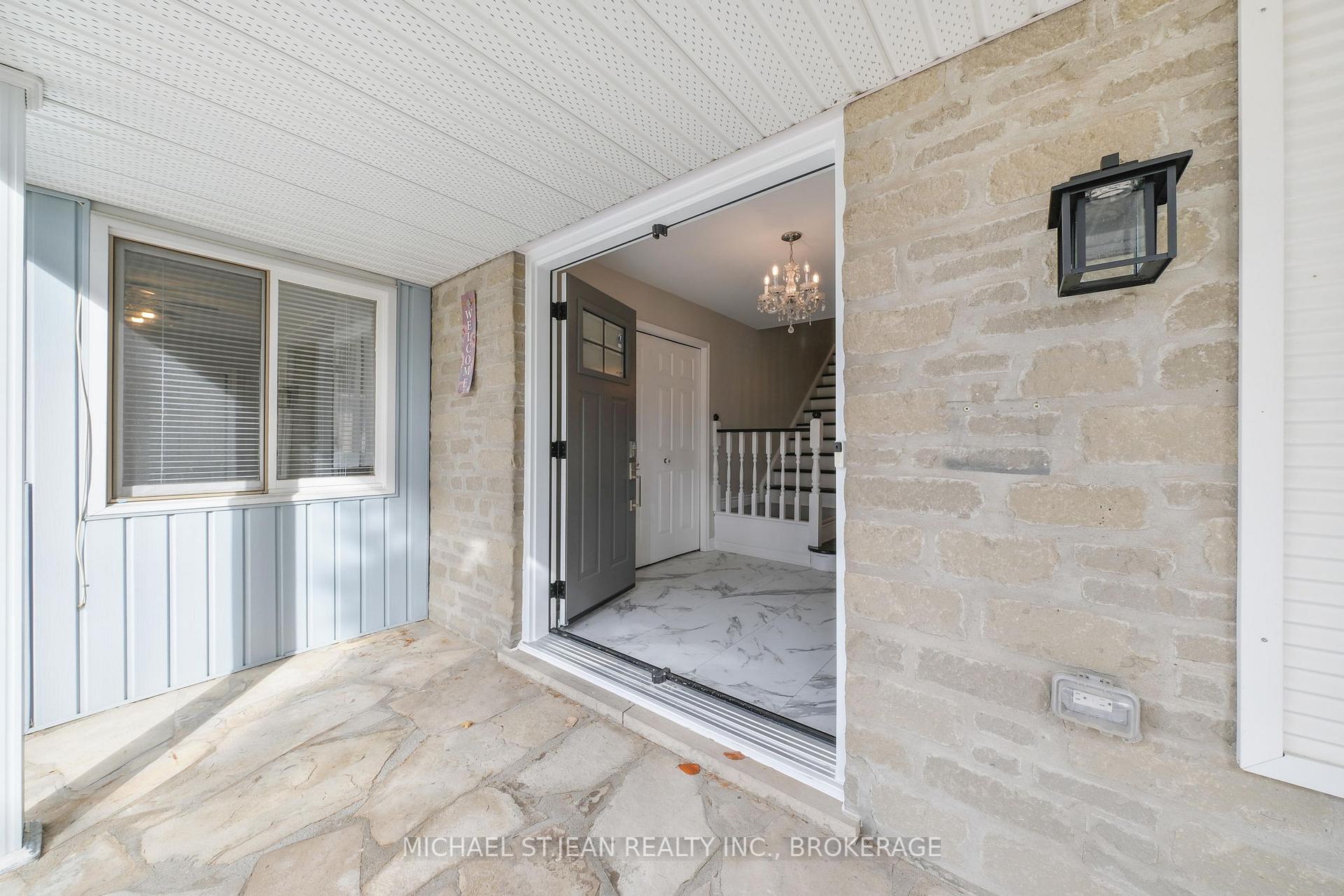 Photo 3 of 245 Stadacona Avenue, Hamilton, Ancaster — HOMEH