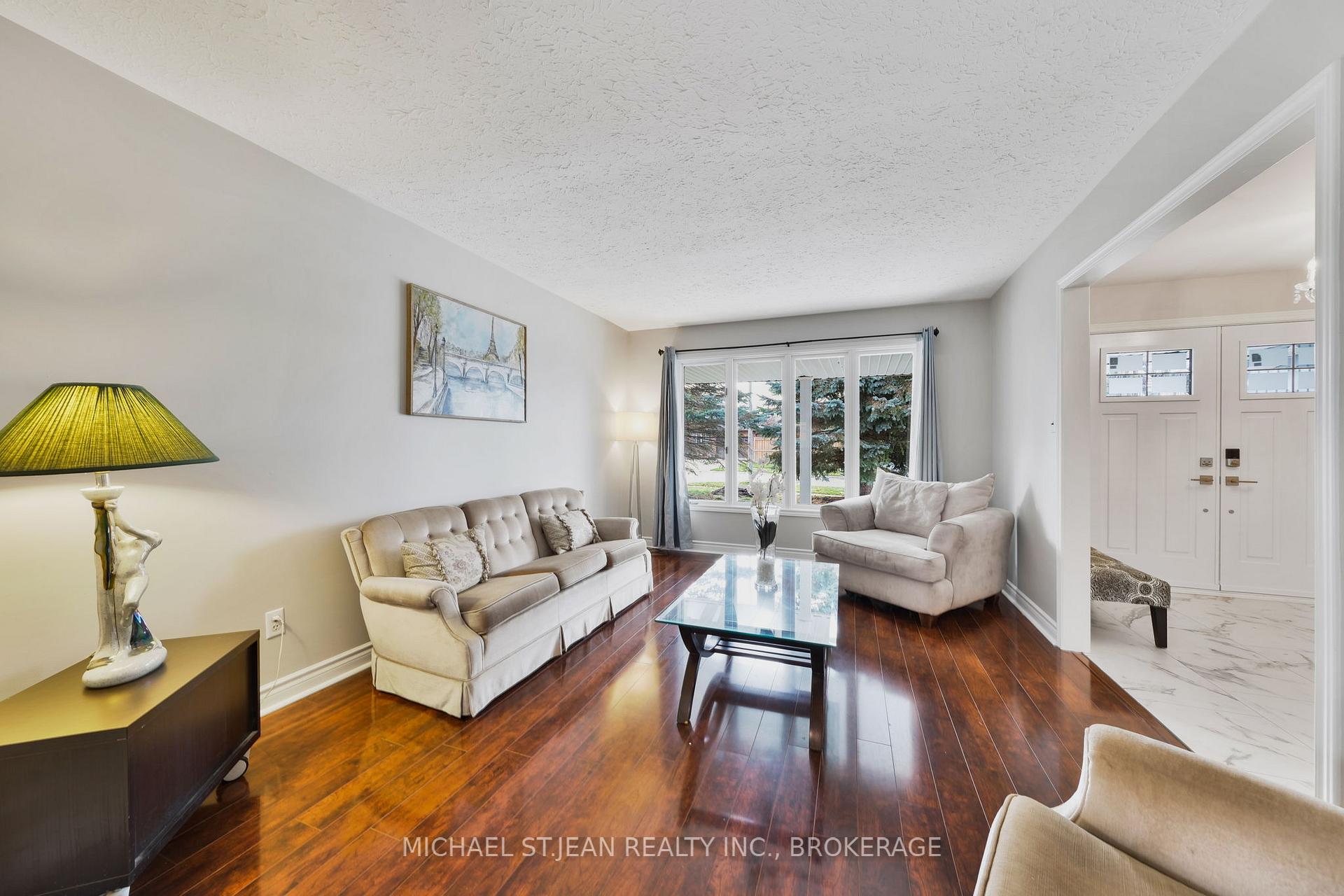 Photo 4 of 245 Stadacona Avenue, Hamilton, Ancaster — HOMEH