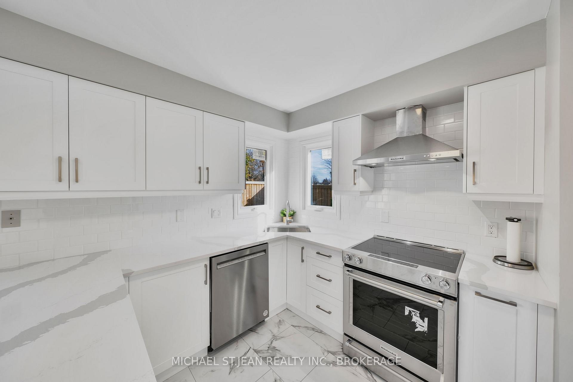 Photo 11 of 245 Stadacona Avenue, Hamilton, Ancaster — HOMEH