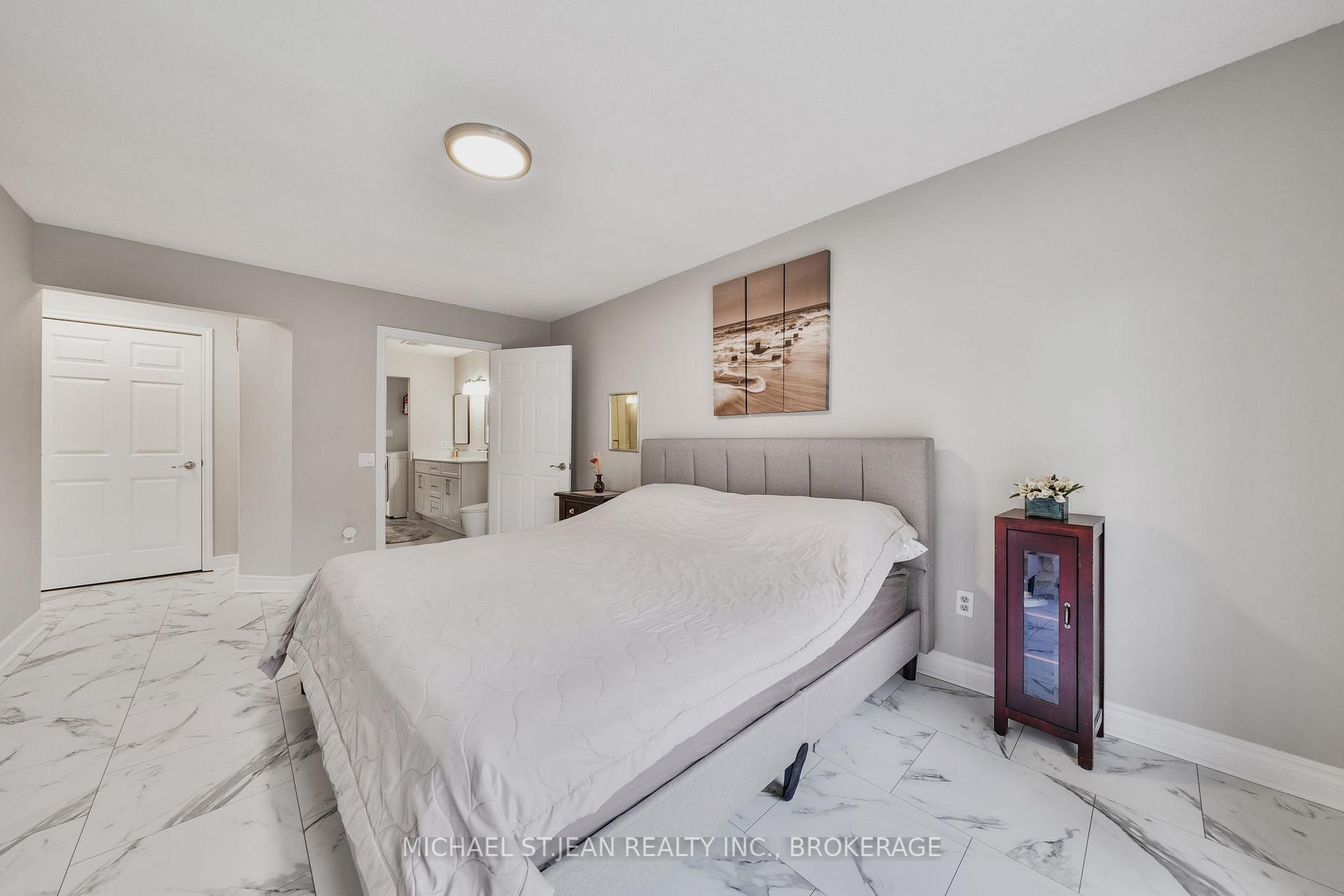 Photo 19 of 245 Stadacona Avenue, Hamilton, Ancaster — HOMEH