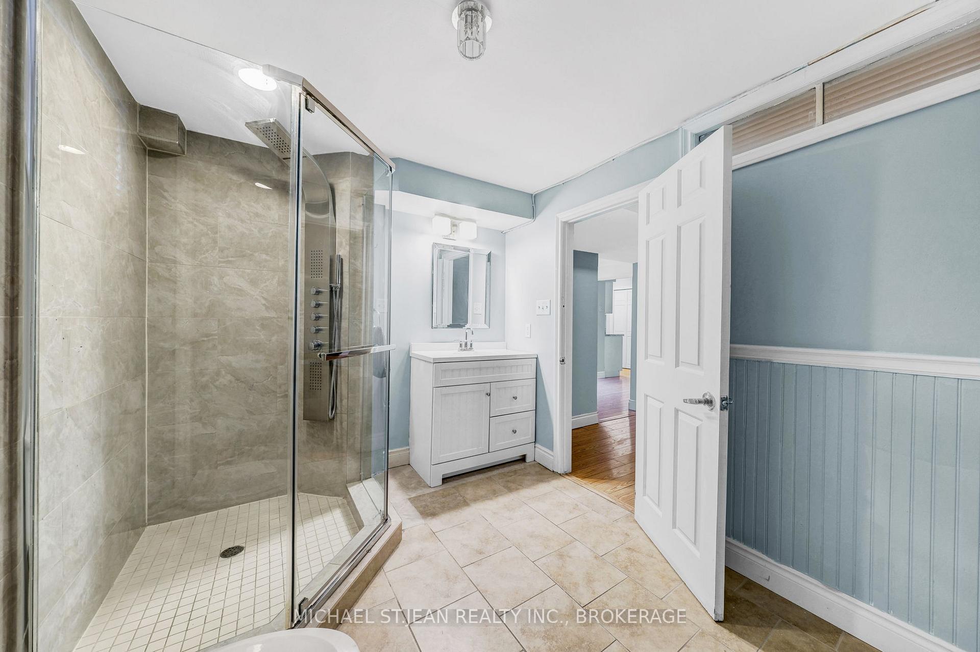 Photo 24 of 245 Stadacona Avenue, Hamilton, Ancaster — HOMEH