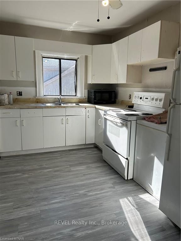 Photo 5 of 45 Louisa Street, St. Catharines, Downtown — HOMEH