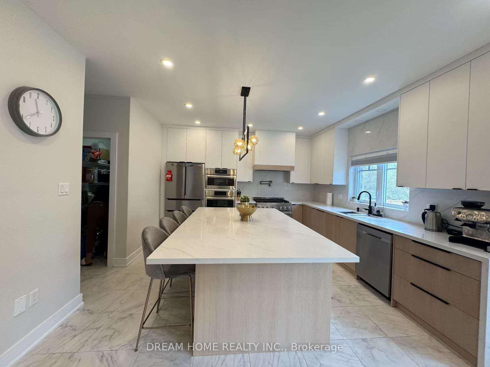 Photo 8 of 112 Plewes Drive, Collingwood — HOMEH