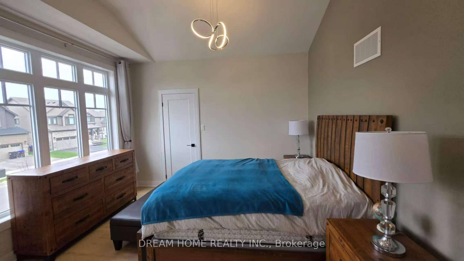 Photo 16 of 112 Plewes Drive, Collingwood — HOMEH