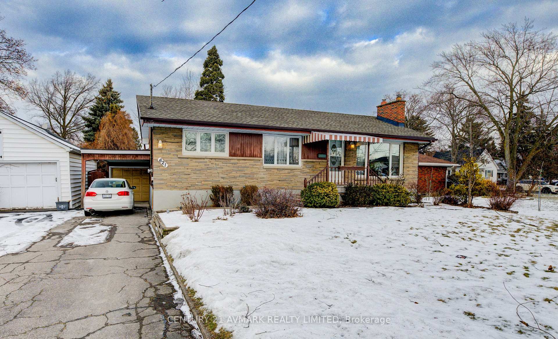 Photo 3 of 621 Carlton Street, St. Catharines, Carlton/Bunting — HOMEH