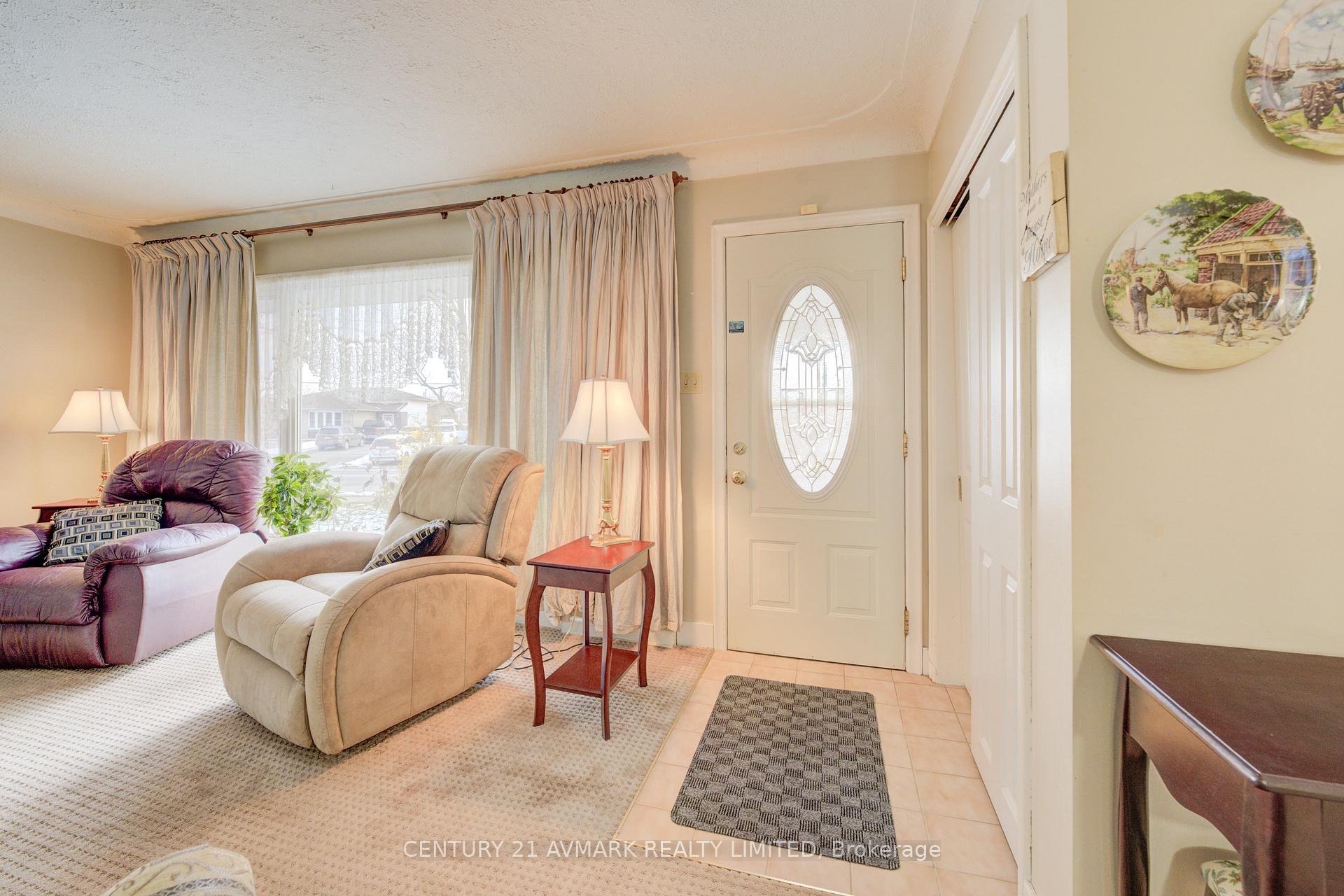Photo 4 of 621 Carlton Street, St. Catharines, Carlton/Bunting — HOMEH