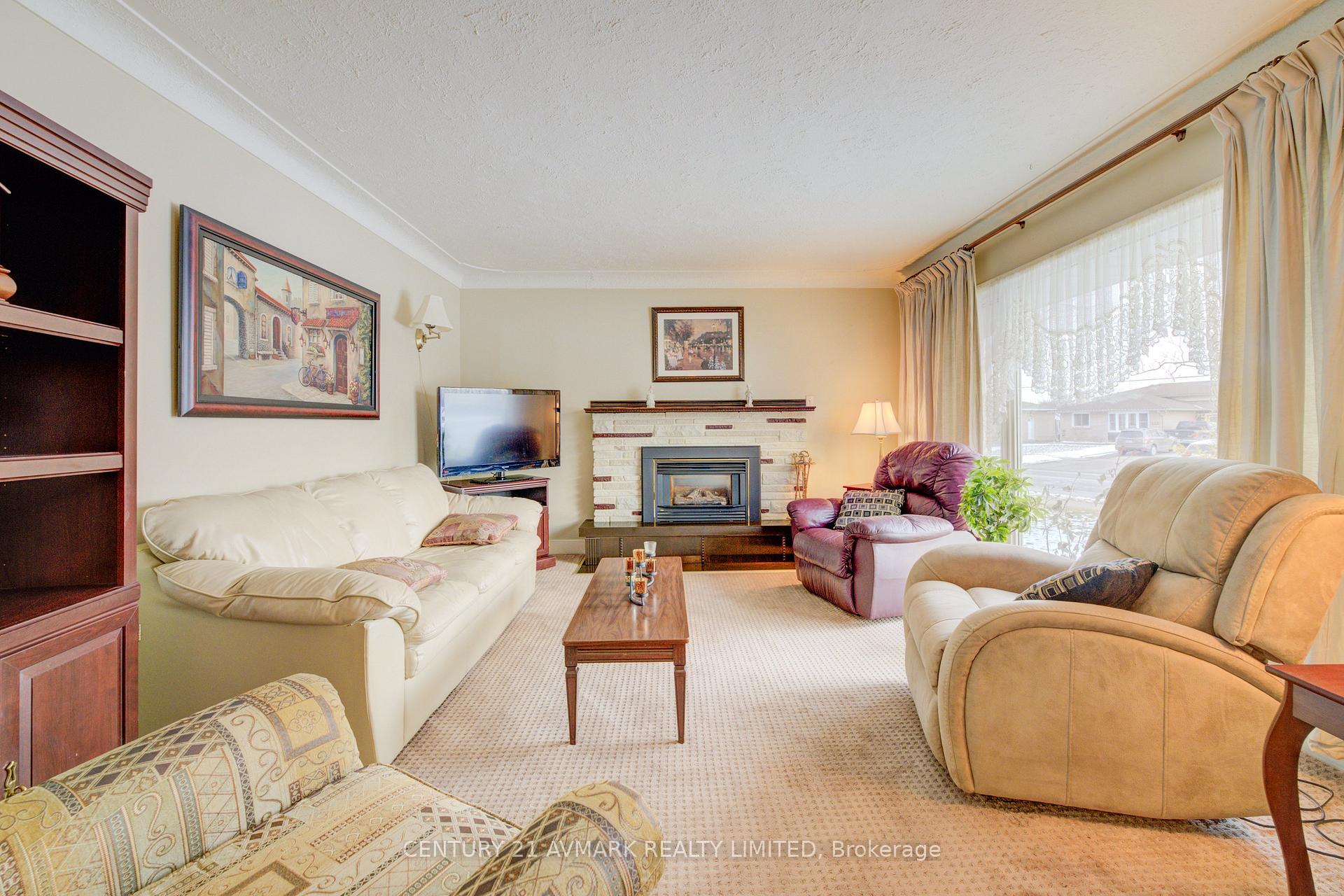 Photo 5 of 621 Carlton Street, St. Catharines, Carlton/Bunting — HOMEH
