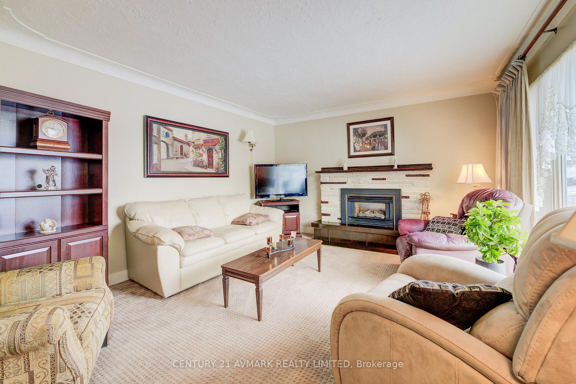 Photo 6 of 621 Carlton Street, St. Catharines, Carlton/Bunting — HOMEH