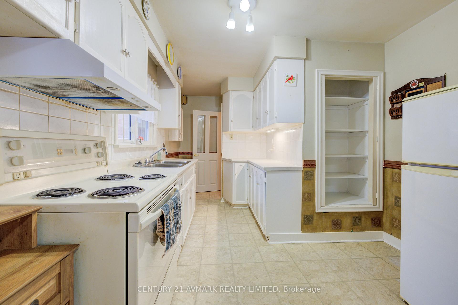 Photo 14 of 621 Carlton Street, St. Catharines, Carlton/Bunting — HOMEH