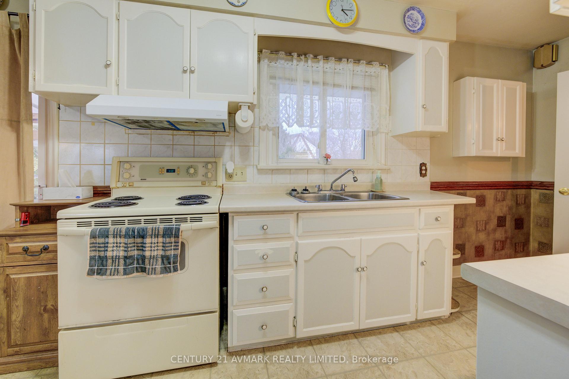 Photo 15 of 621 Carlton Street, St. Catharines, Carlton/Bunting — HOMEH