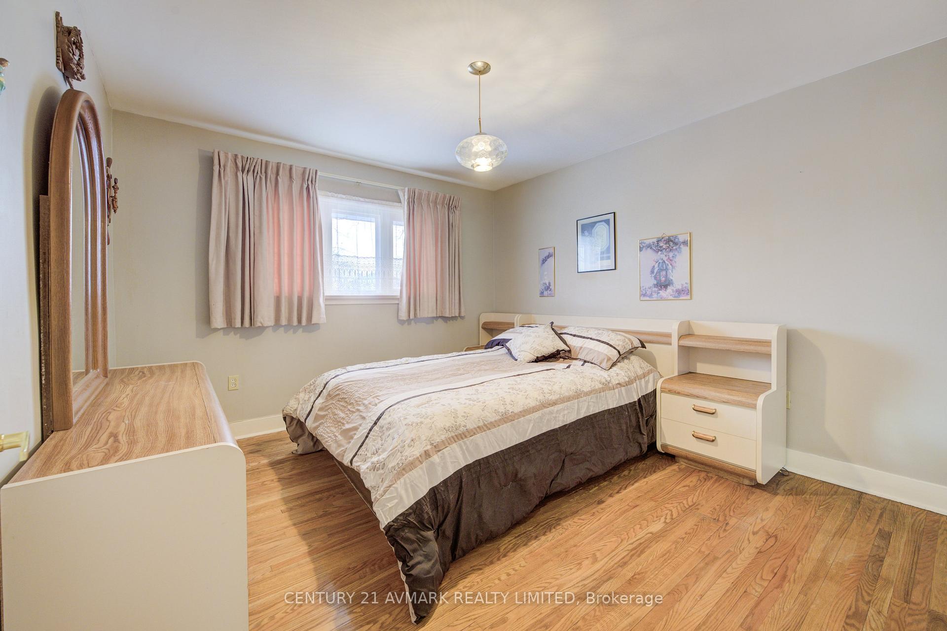 Photo 18 of 621 Carlton Street, St. Catharines, Carlton/Bunting — HOMEH