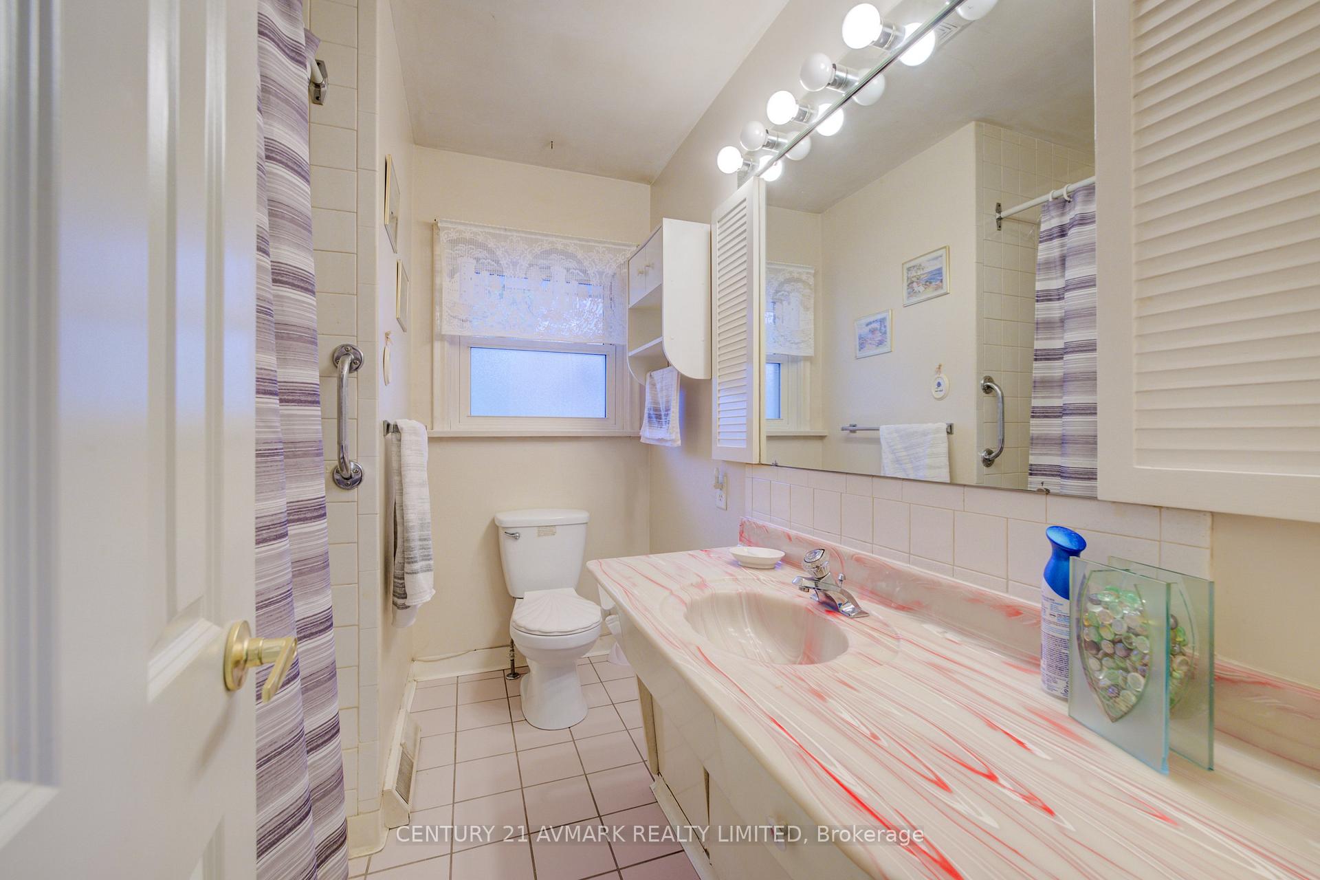Photo 21 of 621 Carlton Street, St. Catharines, Carlton/Bunting — HOMEH