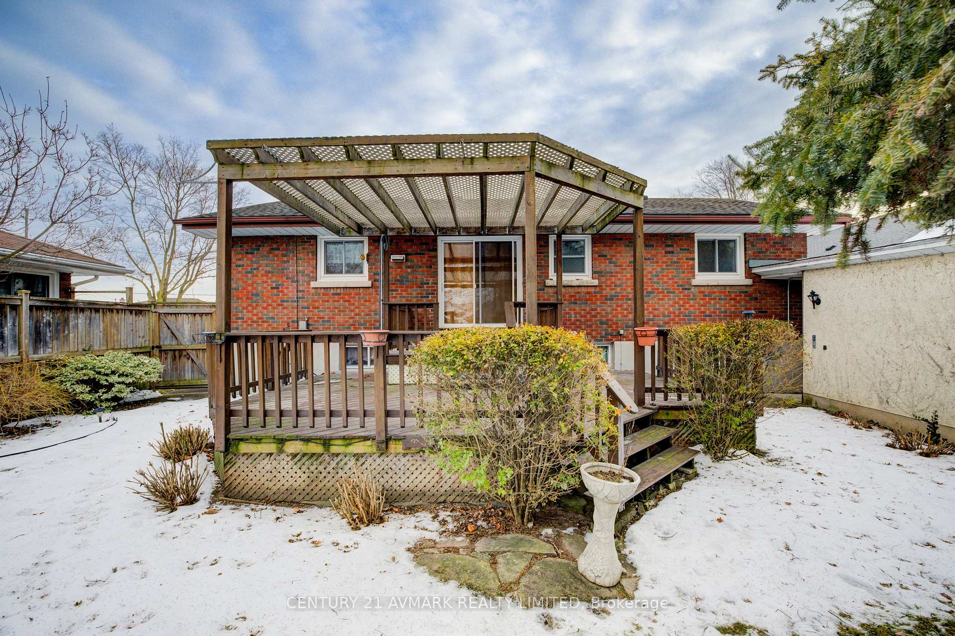 Photo 34 of 621 Carlton Street, St. Catharines, Carlton/Bunting — HOMEH