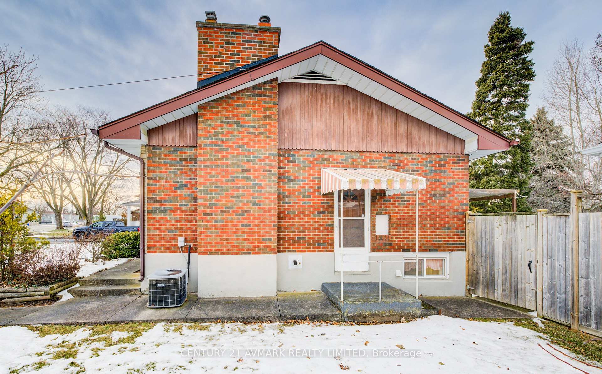 Photo 35 of 621 Carlton Street, St. Catharines, Carlton/Bunting — HOMEH