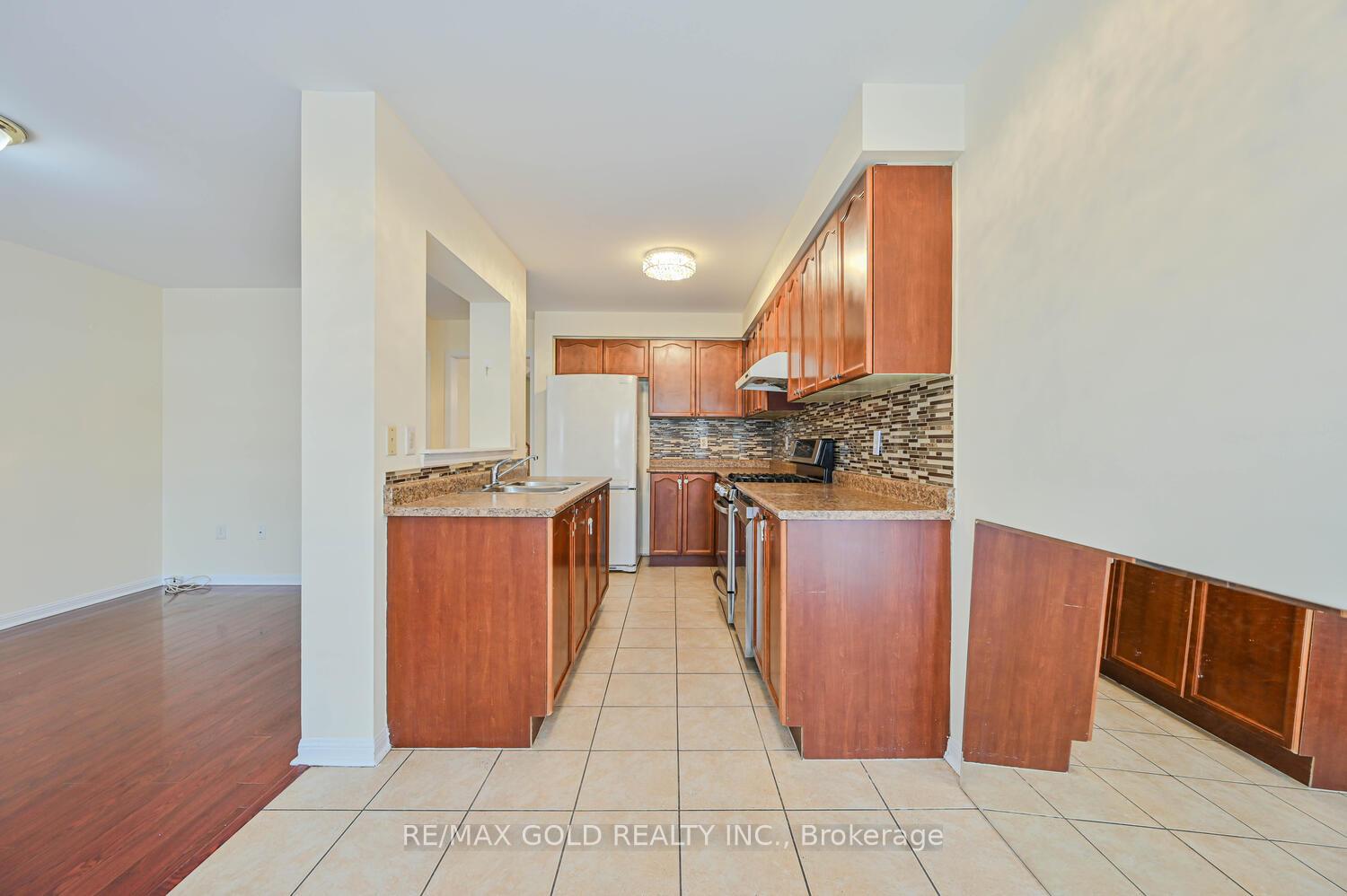 Photo 13 of 11 Murphy Road, Brampton, Gore Industrial North — HOMEH