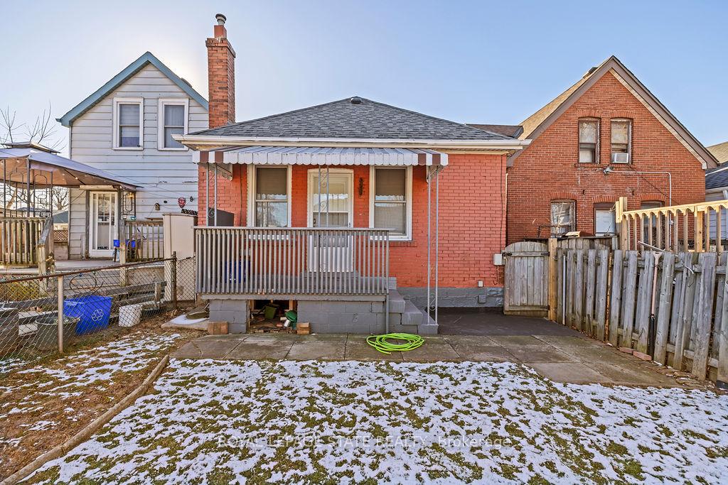 Photo 8 of 135 Britannia Avenue, Hamilton, Crown Point — HOMEH
