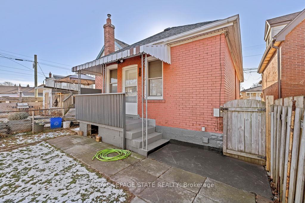 Photo 10 of 135 Britannia Avenue, Hamilton, Crown Point — HOMEH