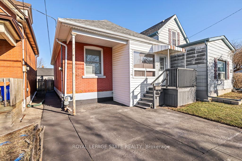Photo 12 of 135 Britannia Avenue, Hamilton, Crown Point — HOMEH