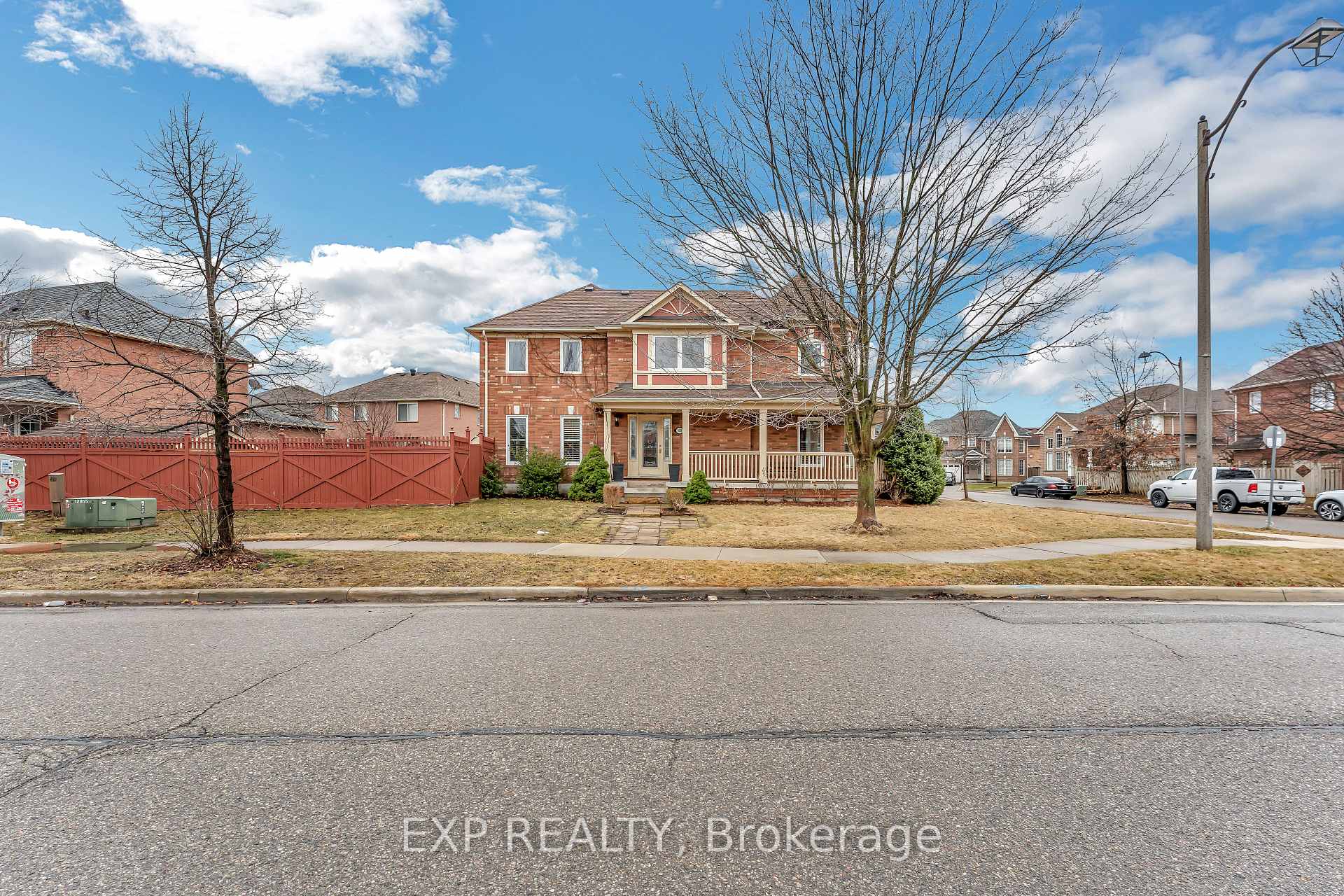 Photo 4 of 169 Treeline Boulevard, Brampton, Vales of Castlemore — HOMEH