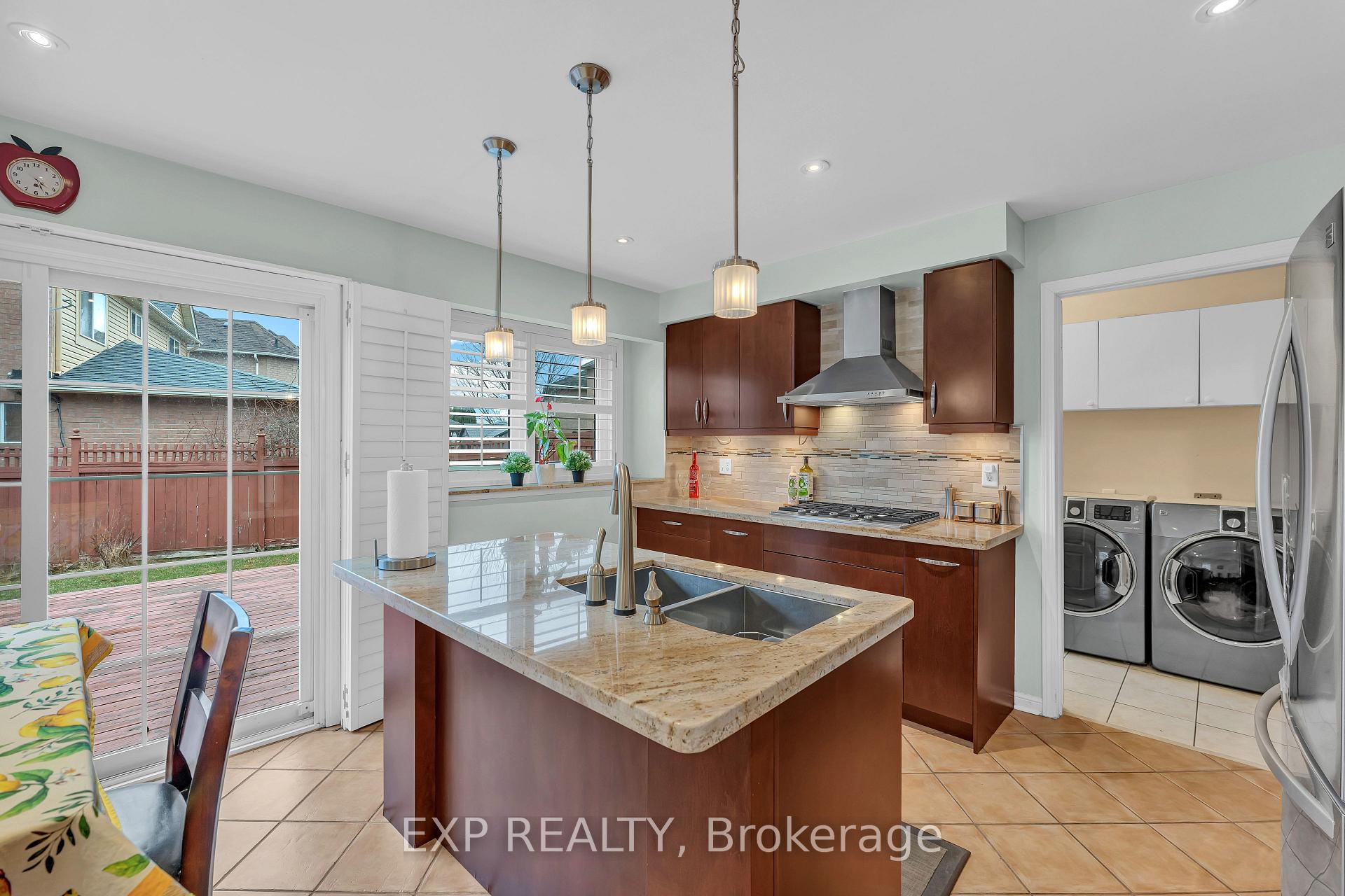 Photo 16 of 169 Treeline Boulevard, Brampton, Vales of Castlemore — HOMEH