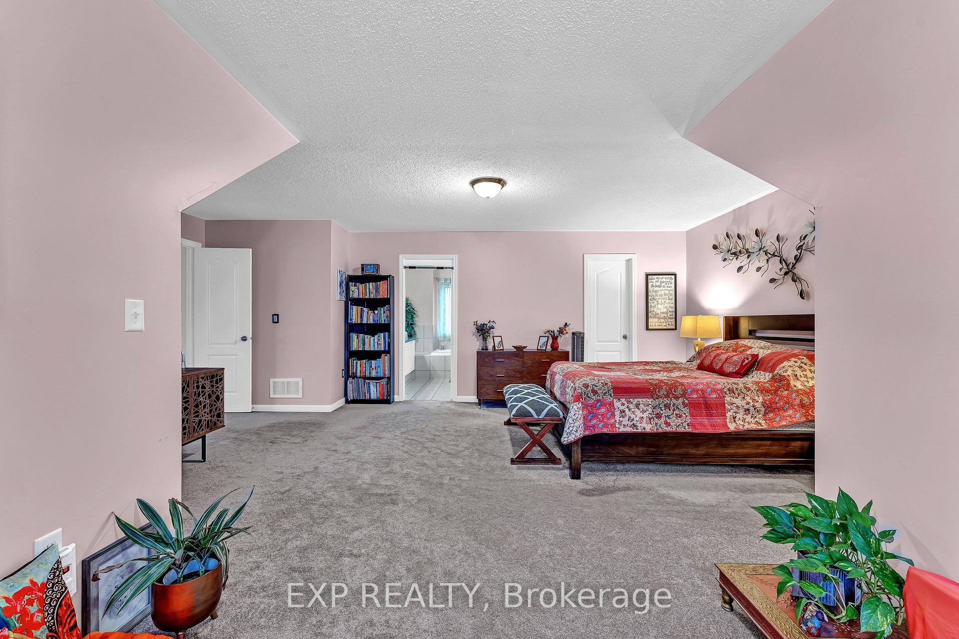Photo 26 of 169 Treeline Boulevard, Brampton, Vales of Castlemore — HOMEH