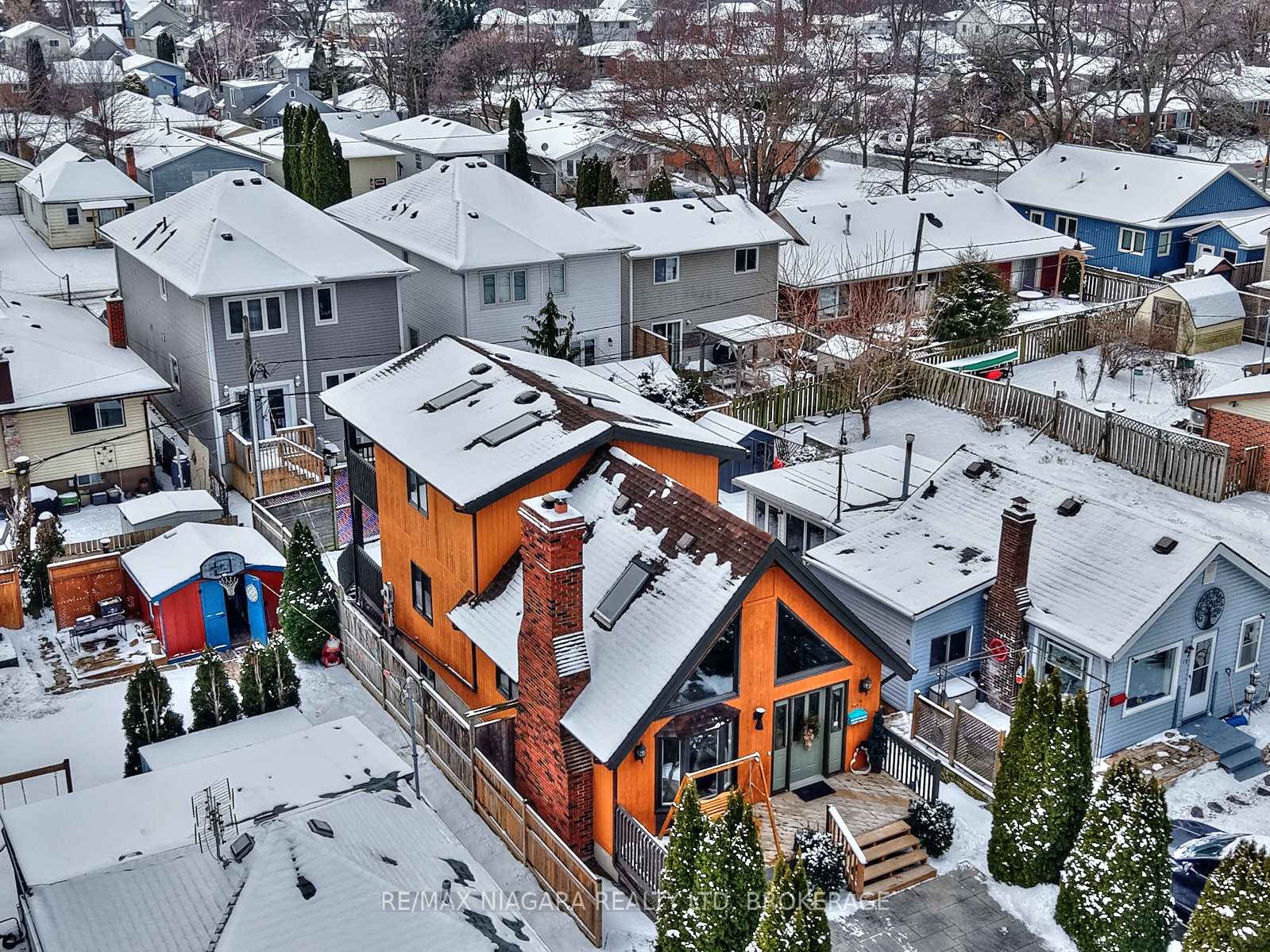 Photo 2 of 12 1/2 Lombardy Avenue, St. Catharines, Port Weller — HOMEH
