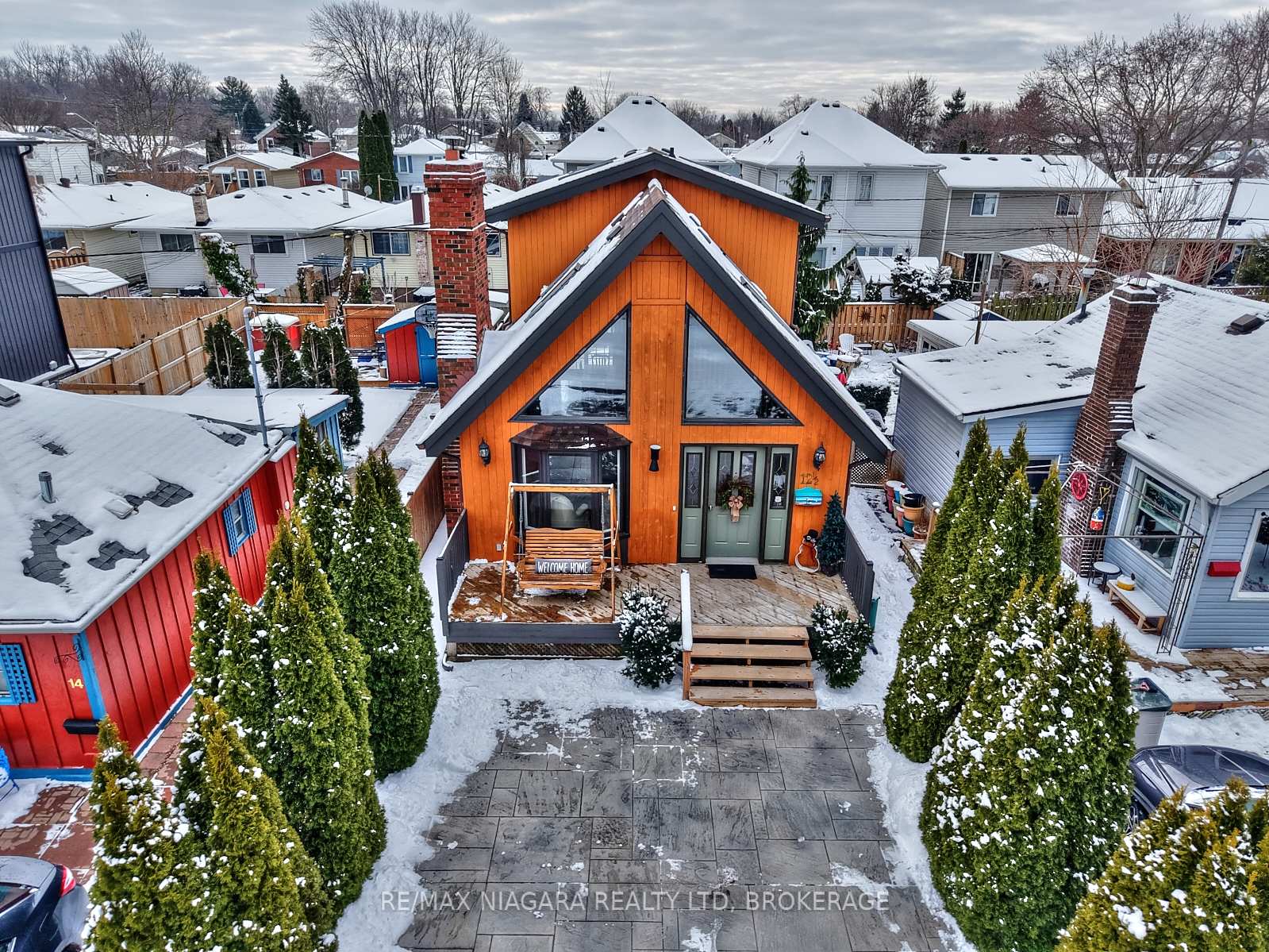 Photo 3 of 12 1/2 Lombardy Avenue, St. Catharines, Port Weller — HOMEH