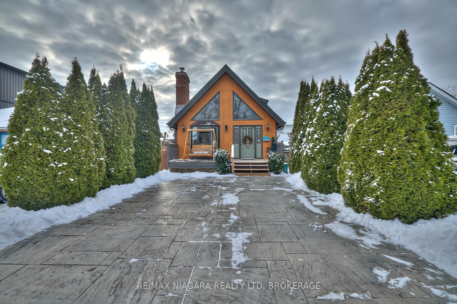 Photo 4 of 12 1/2 Lombardy Avenue, St. Catharines, Port Weller — HOMEH