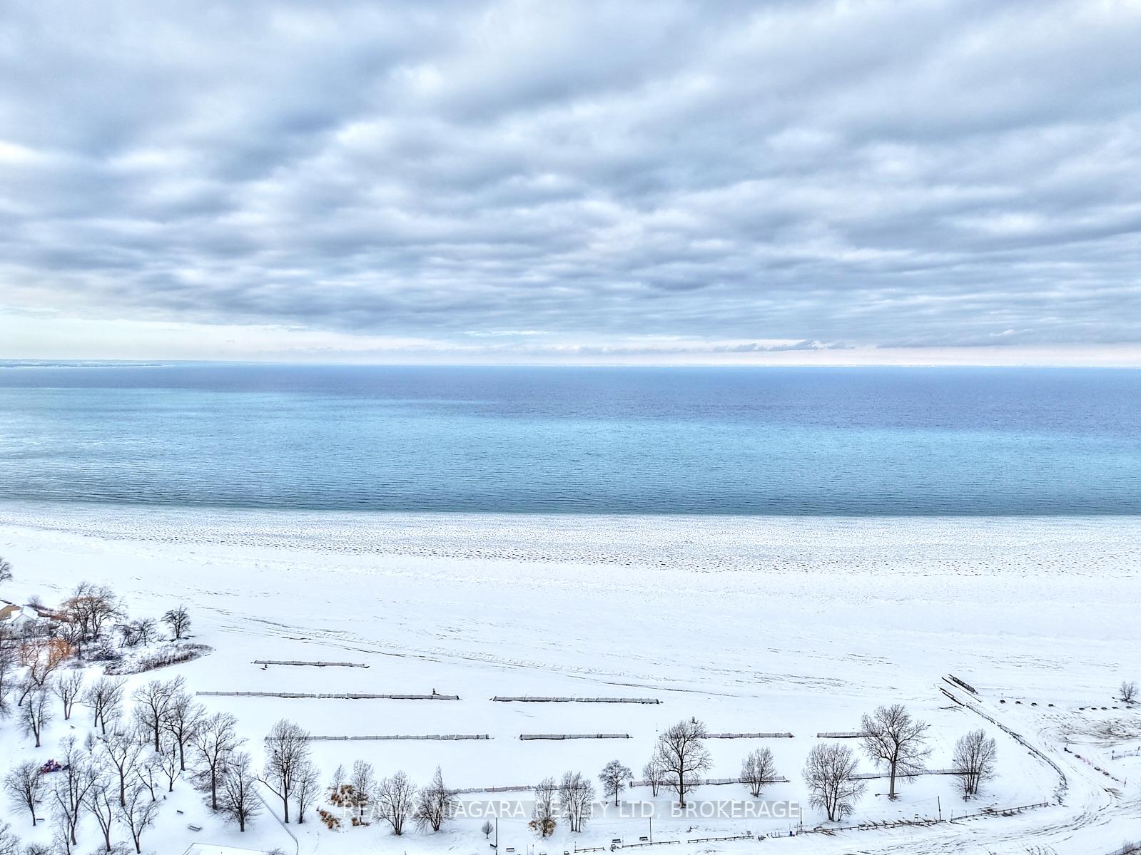 Photo 8 of 12 1/2 Lombardy Avenue, St. Catharines, Port Weller — HOMEH