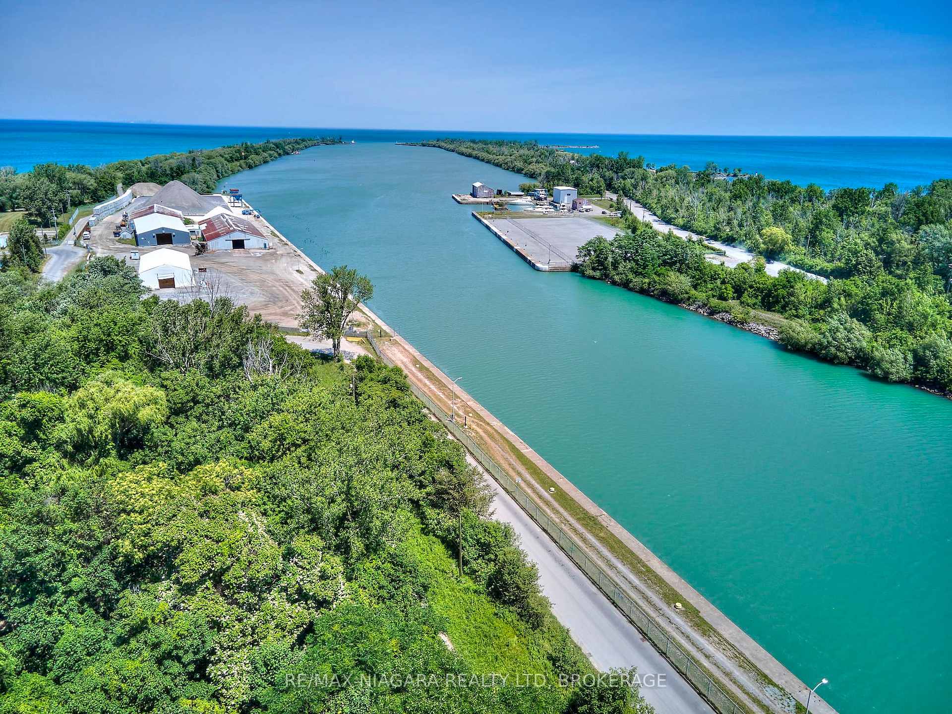 Photo 10 of 12 1/2 Lombardy Avenue, St. Catharines, Port Weller — HOMEH