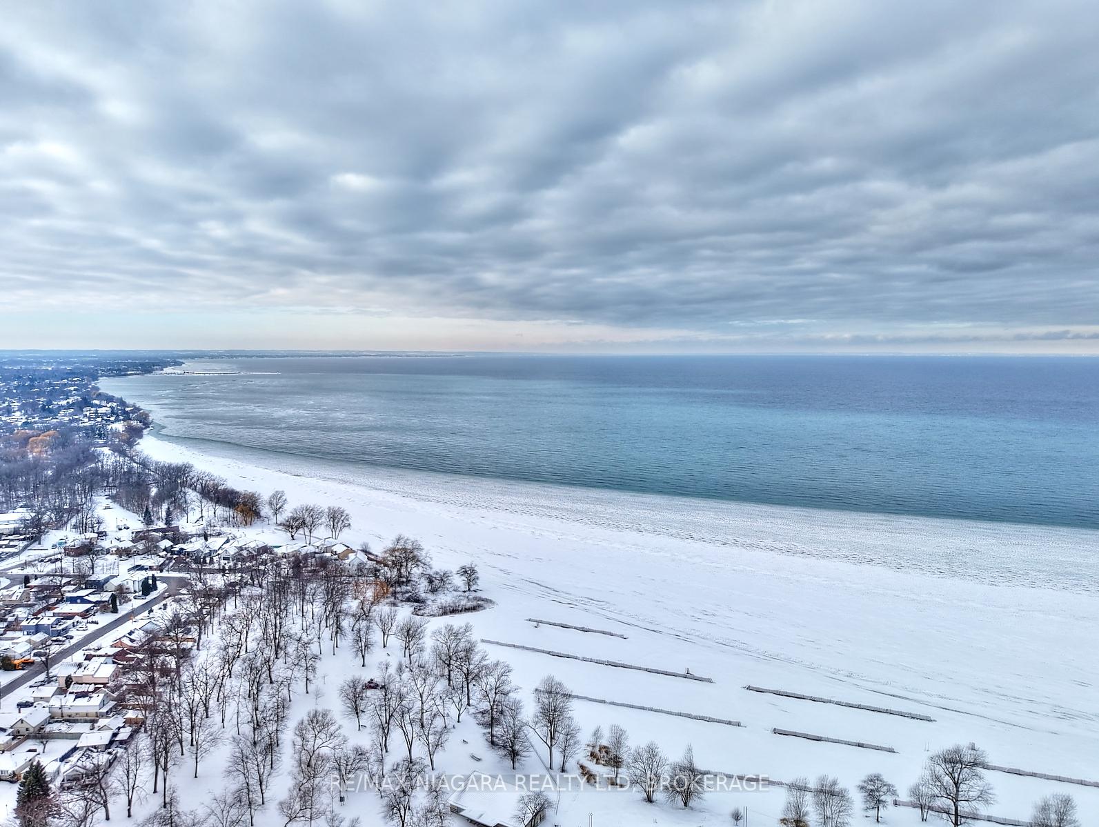 Photo 11 of 12 1/2 Lombardy Avenue, St. Catharines, Port Weller — HOMEH