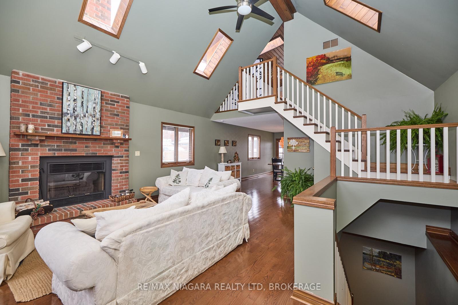 Photo 13 of 12 1/2 Lombardy Avenue, St. Catharines, Port Weller — HOMEH