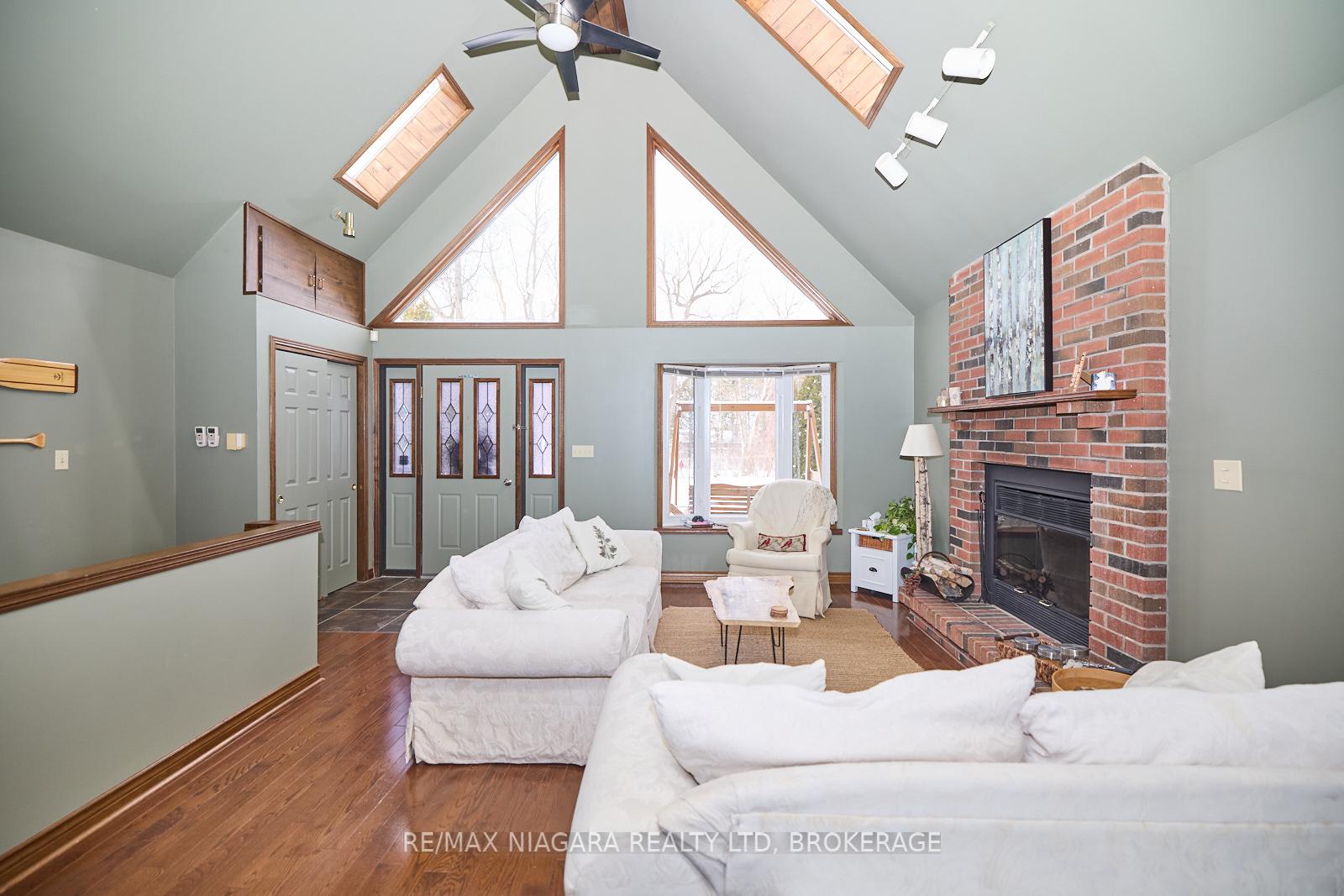 Photo 14 of 12 1/2 Lombardy Avenue, St. Catharines, Port Weller — HOMEH
