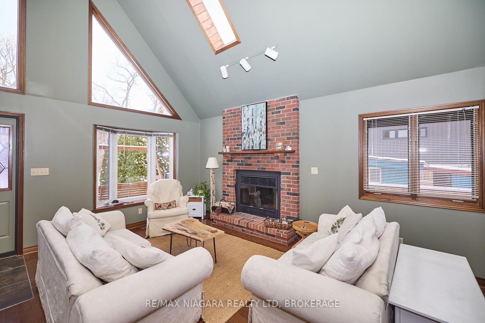 Photo 15 of 12 1/2 Lombardy Avenue, St. Catharines, Port Weller — HOMEH